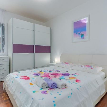 רוביני Luxury Apartment Lella מראה חיצוני תמונה