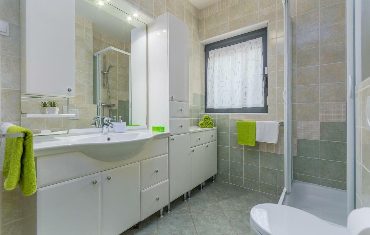 רוביני Luxury Apartment Lella מראה חיצוני תמונה