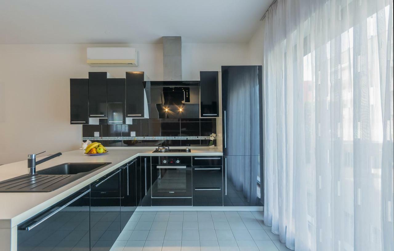 רוביני Luxury Apartment Lella מראה חיצוני תמונה