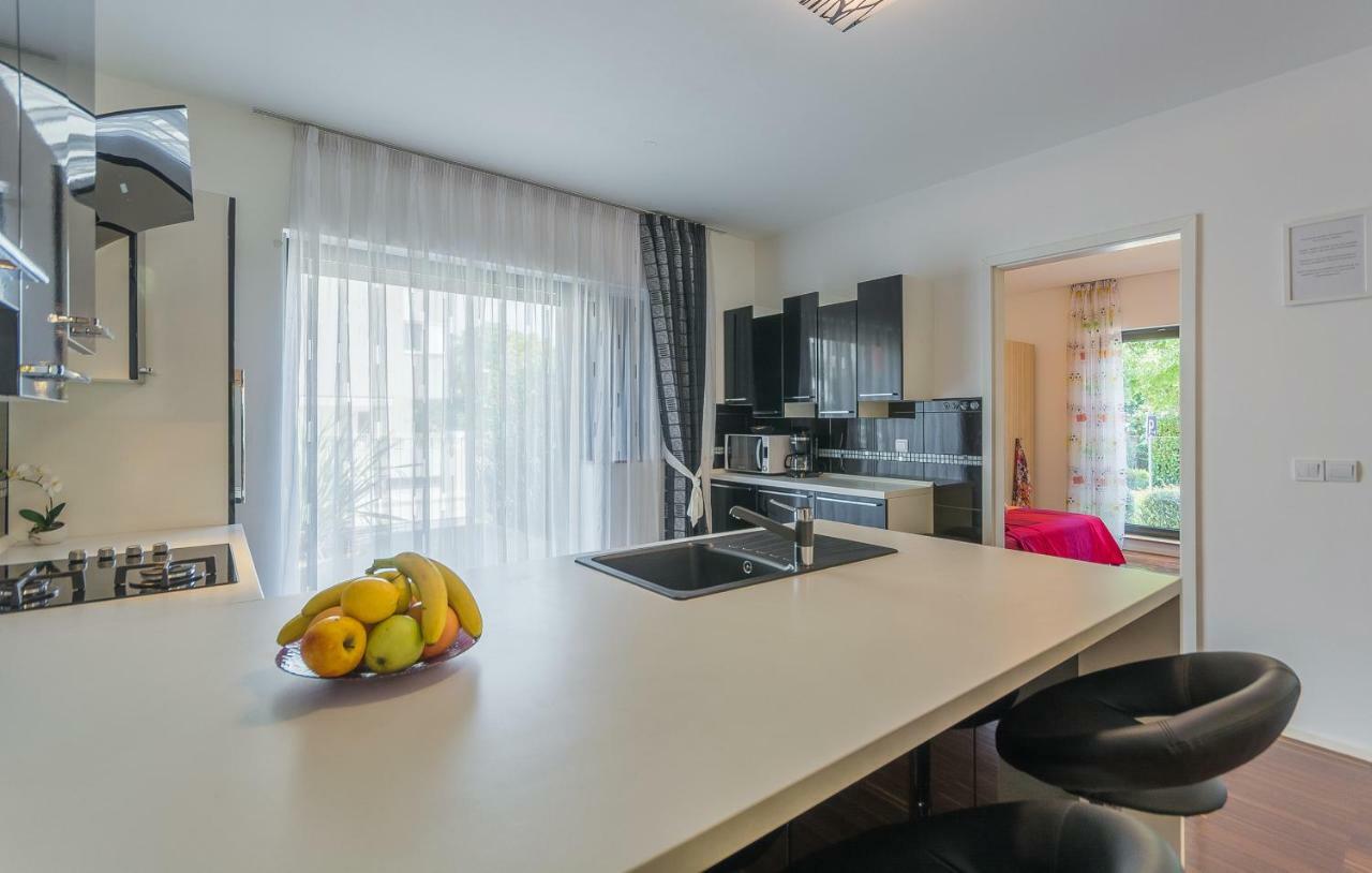רוביני Luxury Apartment Lella מראה חיצוני תמונה